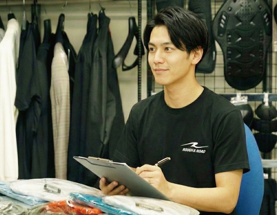 資料作成・企画業務の様子